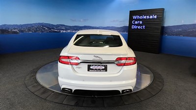2015 Jaguar XF - Thumbnail