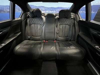 2018 BMW 750Li - Thumbnail