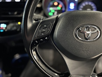 2017 Toyota C-HR - Thumbnail