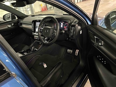 2021 Volvo XC40 - Thumbnail