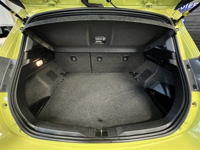 2016 Toyota Auris - Thumbnail