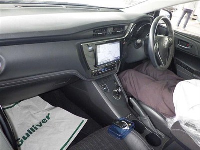 2016 Toyota Auris - Thumbnail