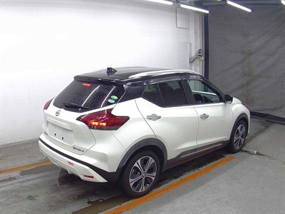 2021 Nissan Kicks - Thumbnail