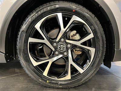 2017 Toyota C-HR - Thumbnail