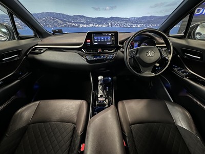 2017 Toyota C-HR - Thumbnail