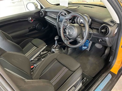 2017 Mini Cooper - Thumbnail