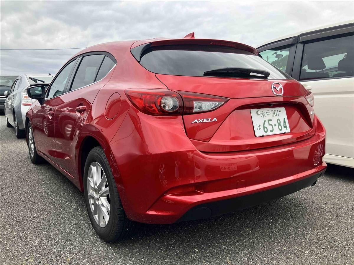 2017 Mazda Axela