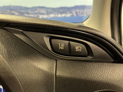 2018 Toyota Vitz - Thumbnail