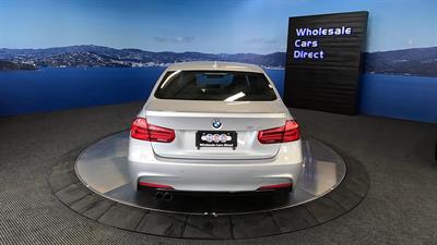 2017 BMW 320i - Thumbnail