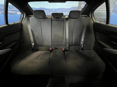 2017 BMW 320i - Thumbnail