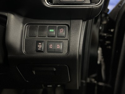 2016 Nissan Serena - Thumbnail