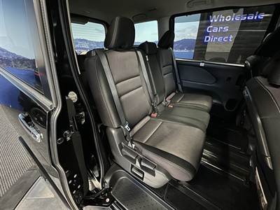 2016 Nissan Serena - Thumbnail