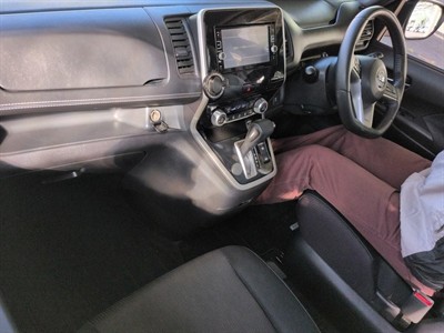 2016 Nissan Serena - Thumbnail