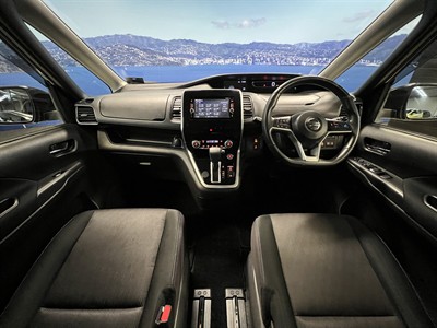 2016 Nissan Serena - Thumbnail