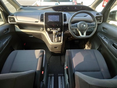 2017 Nissan Serena - Thumbnail