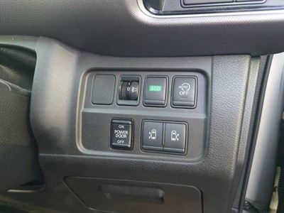 2017 Nissan Serena - Thumbnail