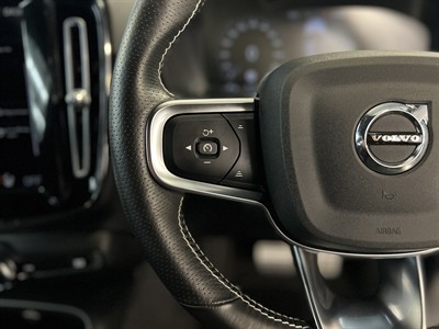 2021 Volvo XC40 - Thumbnail