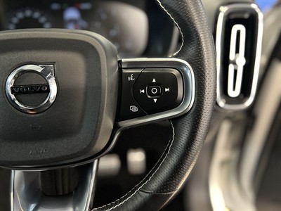 2021 Volvo XC40 - Thumbnail