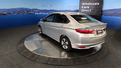 2017 Honda Grace - Thumbnail