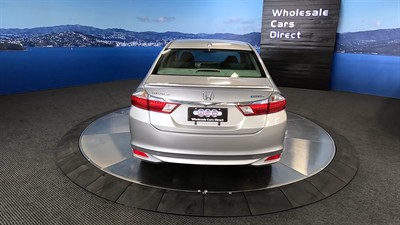 2017 Honda Grace - Thumbnail