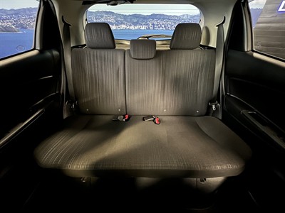 2019 Toyota Vitz - Thumbnail