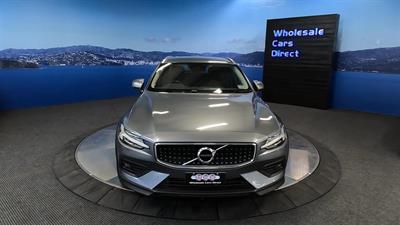 2019 Volvo V60 - Thumbnail