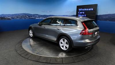 2019 Volvo V60 - Thumbnail