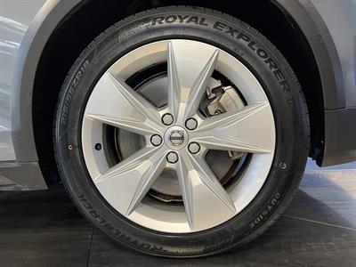 2019 Volvo V60 - Thumbnail