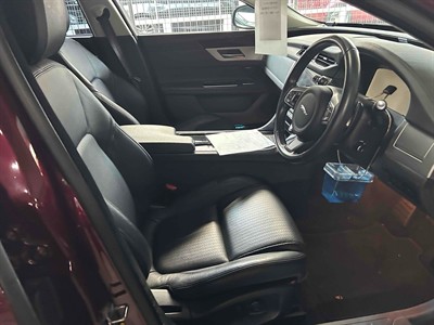 2016 Jaguar XF - Thumbnail