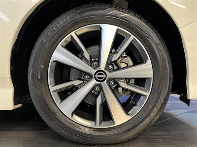 2022 Nissan Leaf - Thumbnail