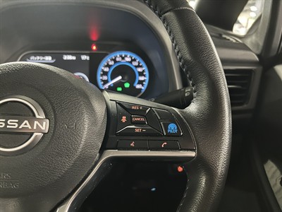 2022 Nissan Leaf - Thumbnail