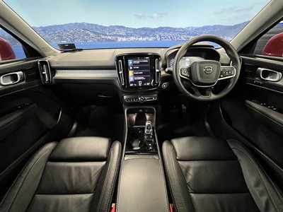2022 Volvo XC40 - Thumbnail