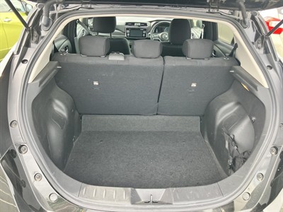 2017 Nissan Leaf - Thumbnail