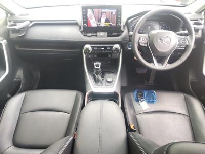 2020 Toyota RAV4 - Thumbnail