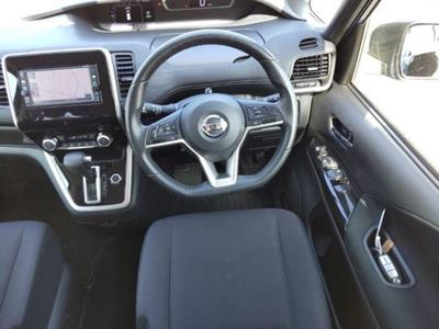 2018 Nissan Serena - Thumbnail