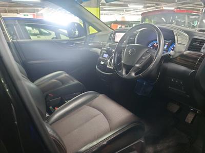 2016 Nissan Elgrand - Thumbnail