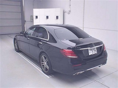 2016 Mercedes-Benz E 200 - Thumbnail