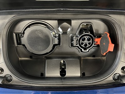2022 Nissan Leaf - Thumbnail