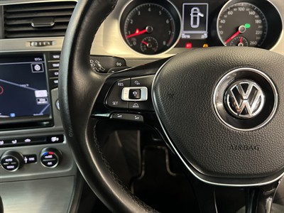 2016 Volkswagen Golf - Thumbnail