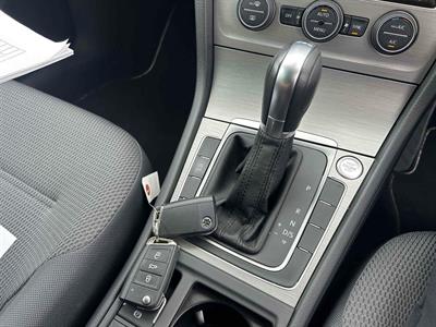2016 Volkswagen Golf - Thumbnail