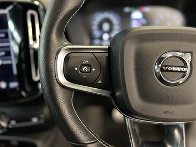 2021 Volvo XC40 - Thumbnail