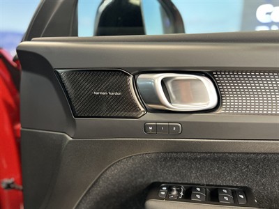2021 Volvo XC40 - Thumbnail