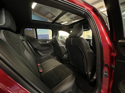 2021 Volvo XC40 - Thumbnail