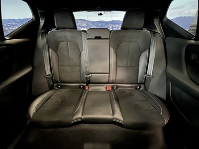 2021 Volvo XC40 - Thumbnail