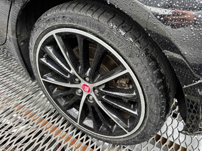 2016 Jaguar XE - Thumbnail