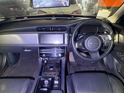 2019 Jaguar XF - Thumbnail