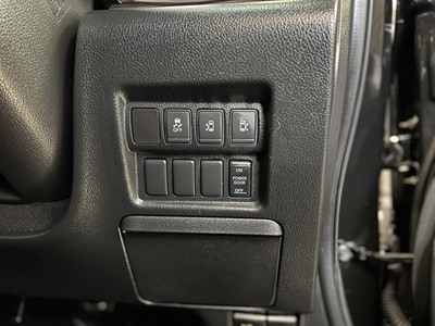 2018 Nissan Elgrand - Thumbnail