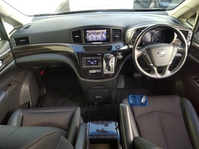 2018 Nissan Elgrand - Thumbnail