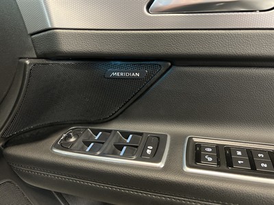 2019 Jaguar XF - Thumbnail