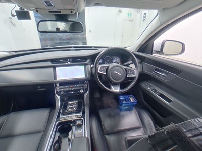 2019 Jaguar XF - Thumbnail